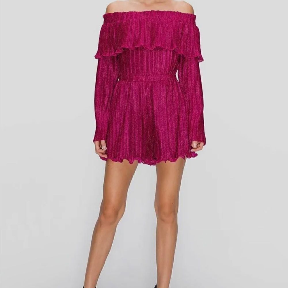 Endless Rose metallic romper.Off-the-shoulder necklineLong sleeves SZM